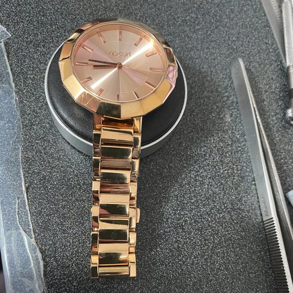 Rip Curl Sunrise Watch in a Shinny Rose Gold - Picture 4 of 10